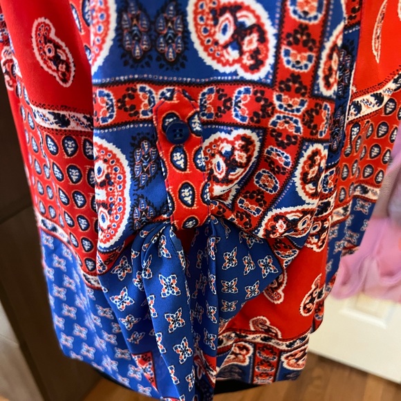 Bright & colorful, faux wrap blouse, NY&Co., Size L. - Picture 6 of 8